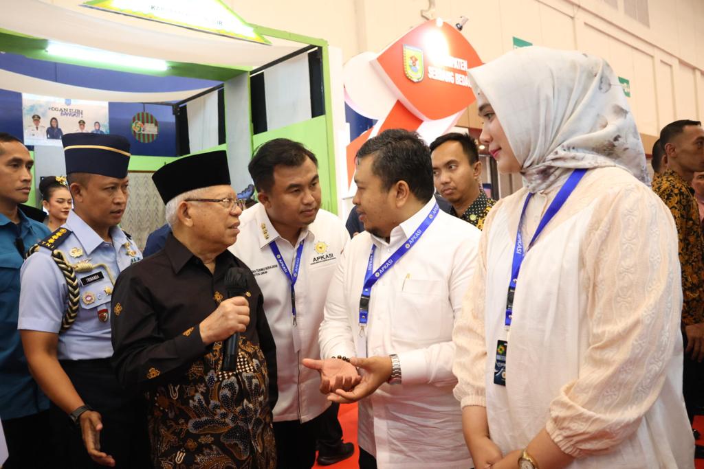 Aplikasi Otonomi Expo 2023,Bupati Dolly Pasaribu sambut Wapres RI Kunjungi Stand Pemkab Tapsel