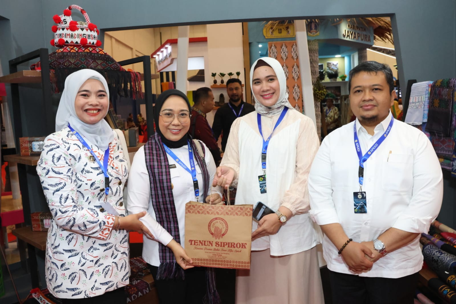 Bupati Dolly Pasaribu Promosikan Produk UMKM, Pemkab Tapsel Ikut Serta Pada Pameran Apkasi Otonomi Expo 2023