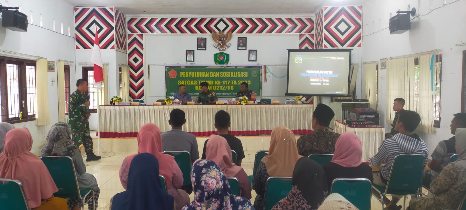 Sasaran Non Fisik,Dansatgas TMMD ke 117 Kodim 0212/TS Letkol Inf Amrizal Nasution Berikan Penyuluhan Wawasan Kebangsaan