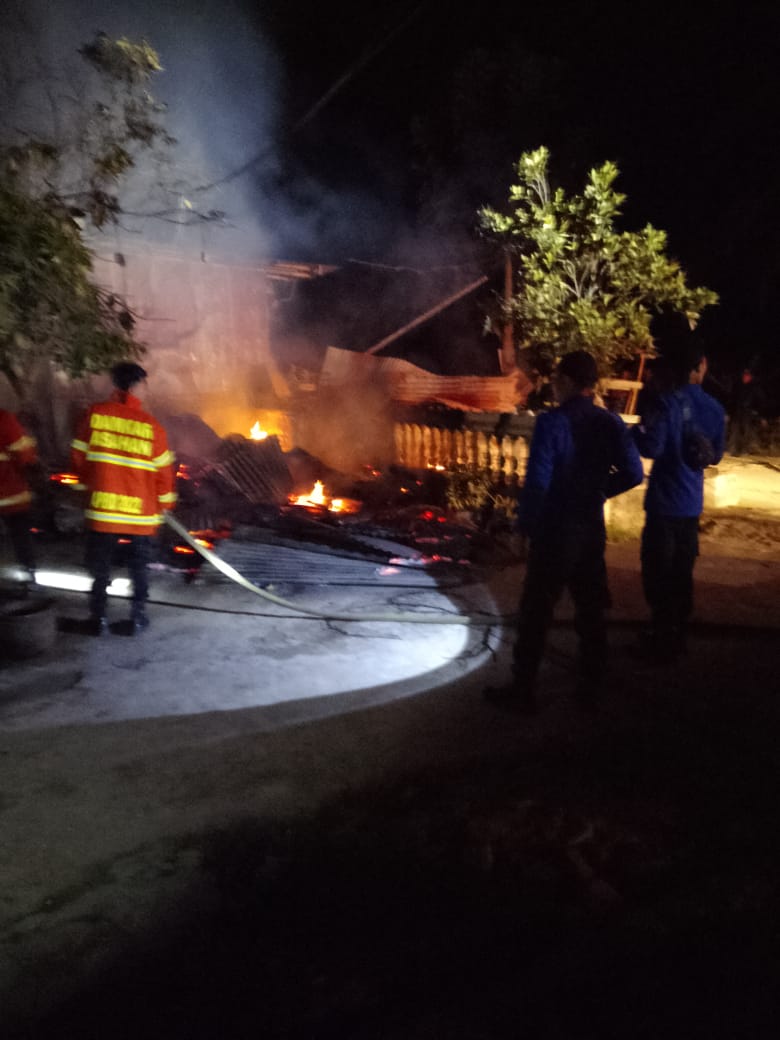 Kedai Sembako di Sei Kamah Baru Dilalap Sijago Merah