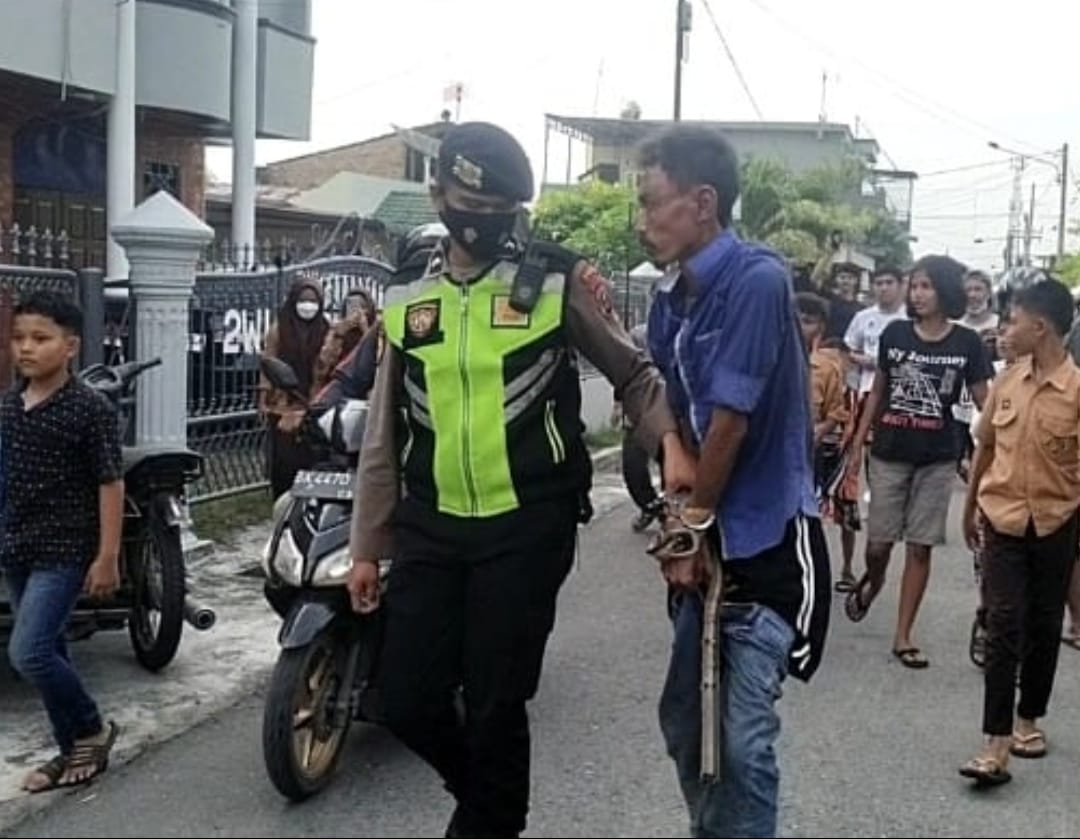Pelaku Penggelapan Sepeda Motor Babak Belur Dihajar Warga