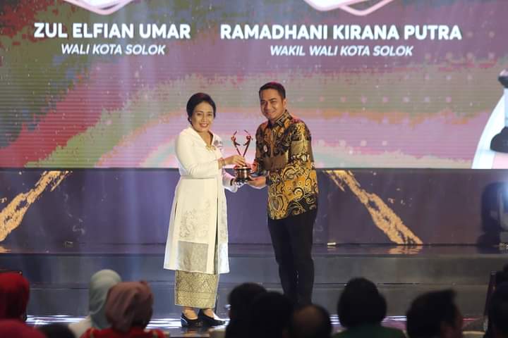 Kota Solok kembali menerima penghargaan sebagai Kota Layak Anak prediket Nindya.