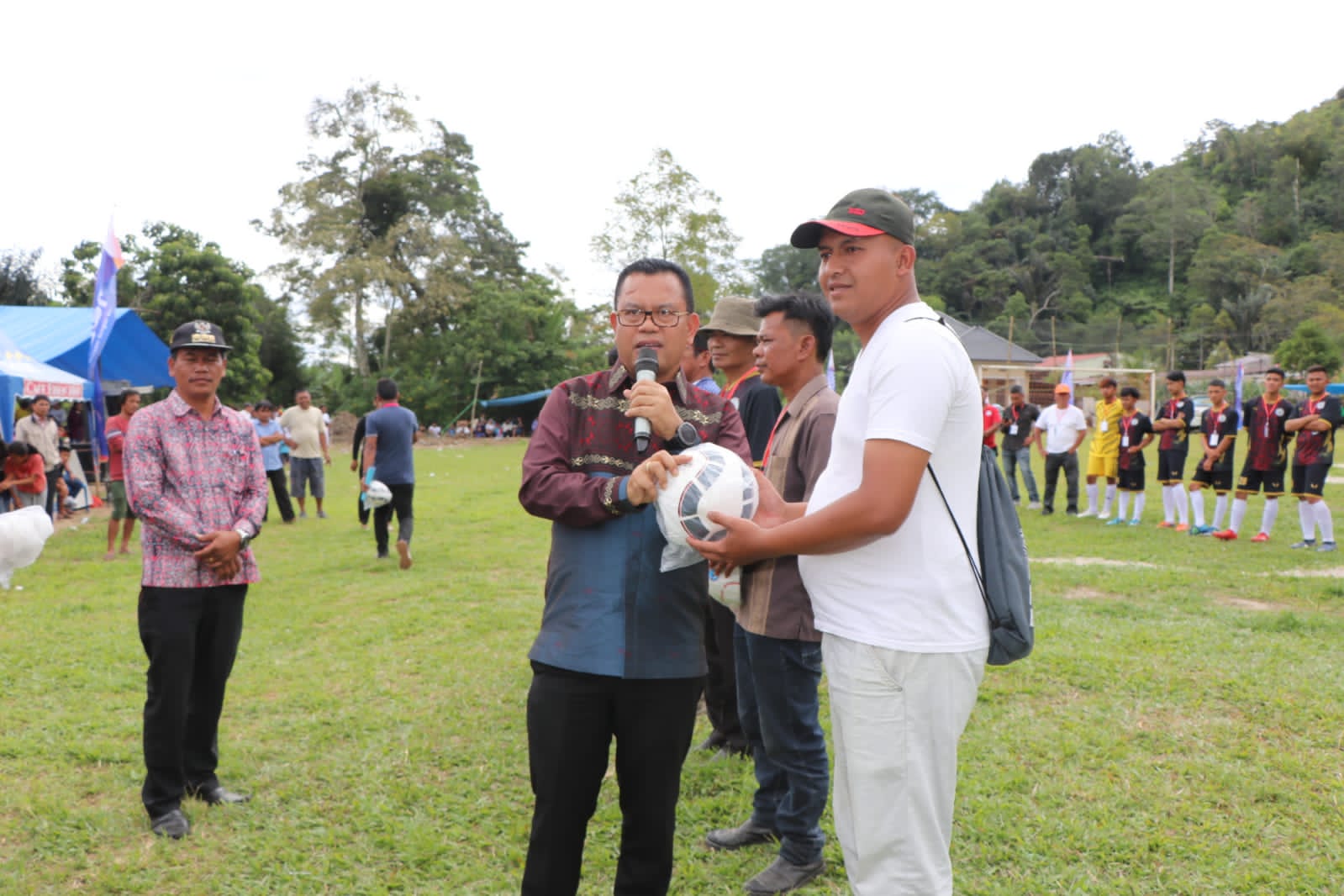 Bupati Toba Buka Turnamen Lumban Julu Cup 2023