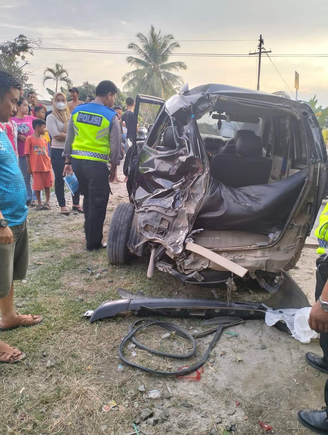 Lagi , Rel Kereta Api Tanpa Plang Pintu Di Sergai Nyaris memakan korban