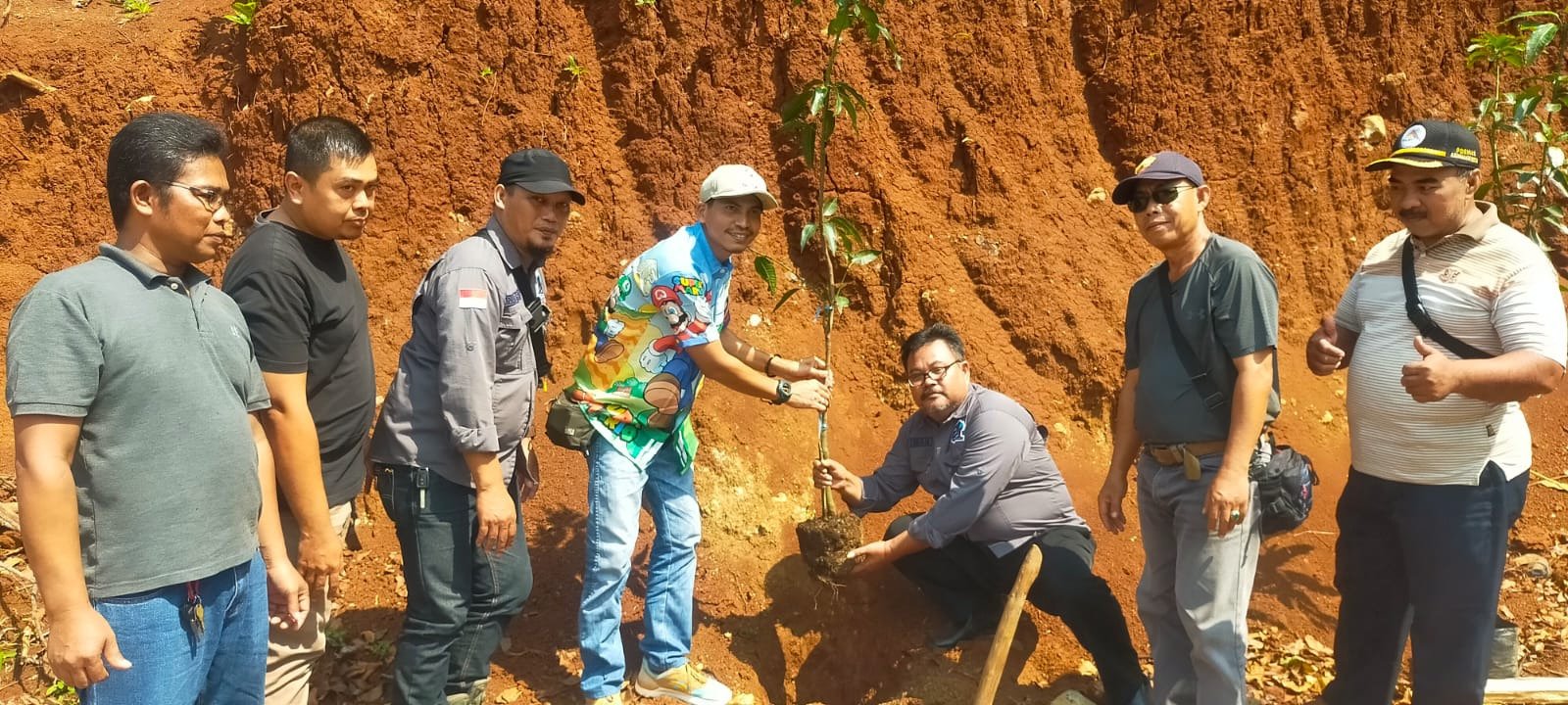 Peringati 1 Muharam 1445 H, PJS Banten Sedekah Pohon di Cikuasa