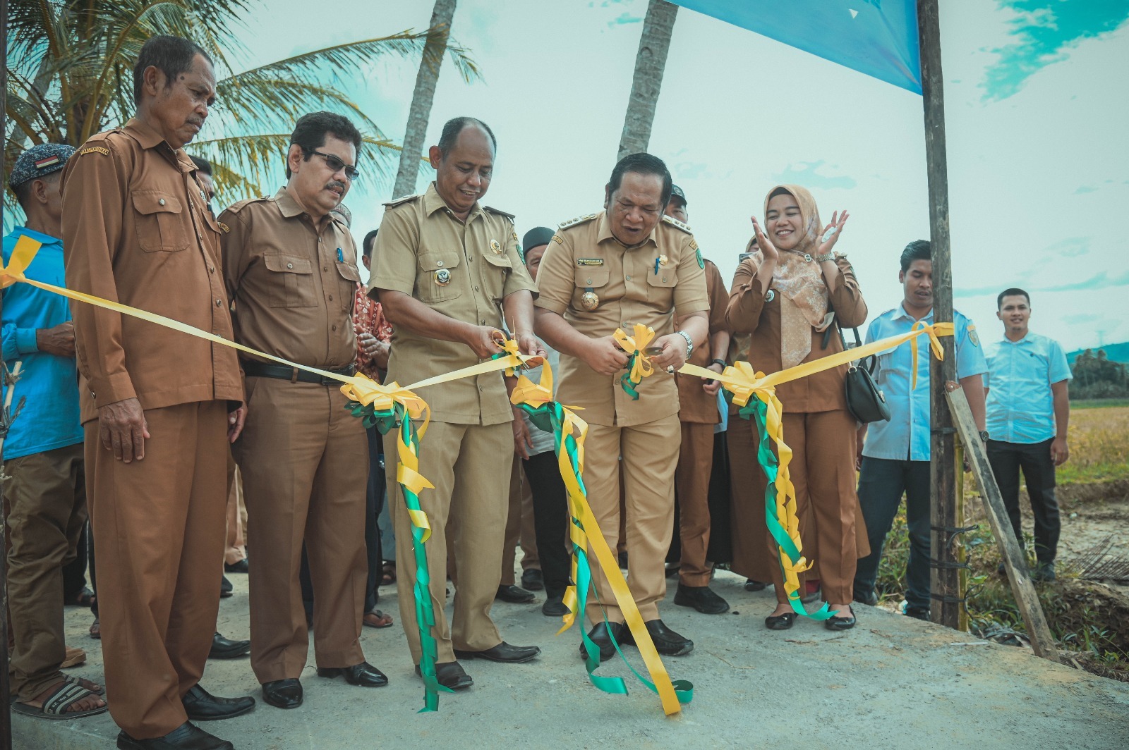 Walikota Padang Sidempuan, Irsan Efendi Nasution Tanam perdana bawang merah sekaligus peresmian jalan usaha tani