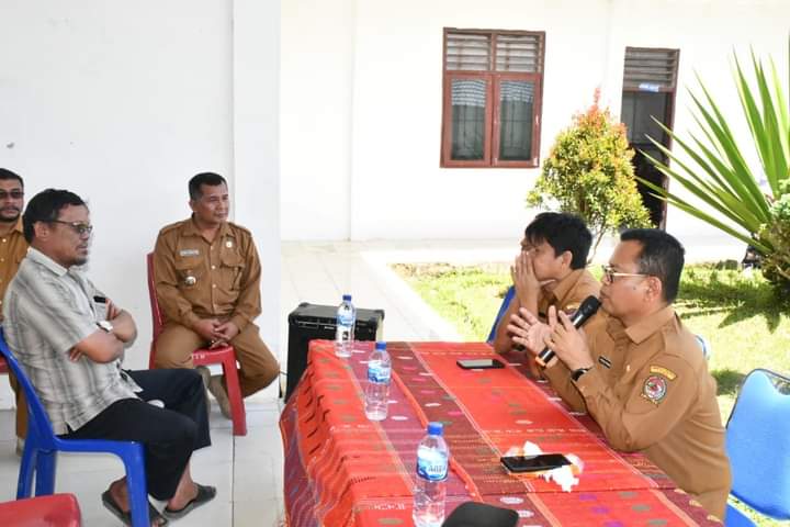 Serahkan Alsintan Untuk Tiga Kecamatan, Bupati Toba Ajak Untuk Lakukan Perubahan Secara Berkesinambungan
