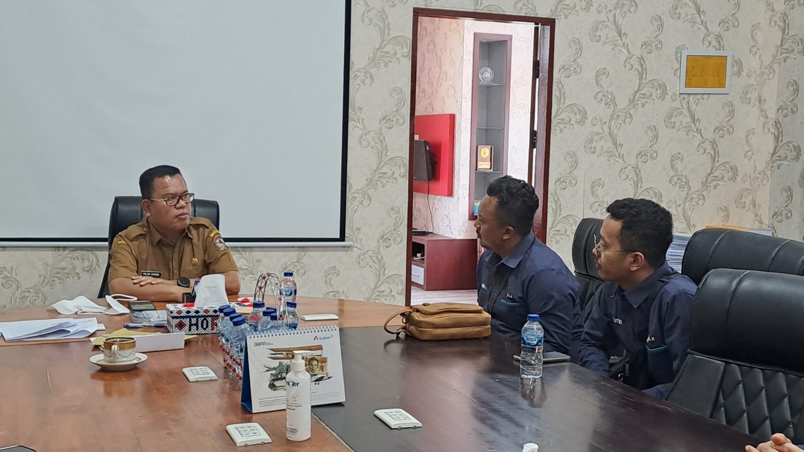 Bupati Toba Terima Kunjungan Silaturahmi Manager PLN