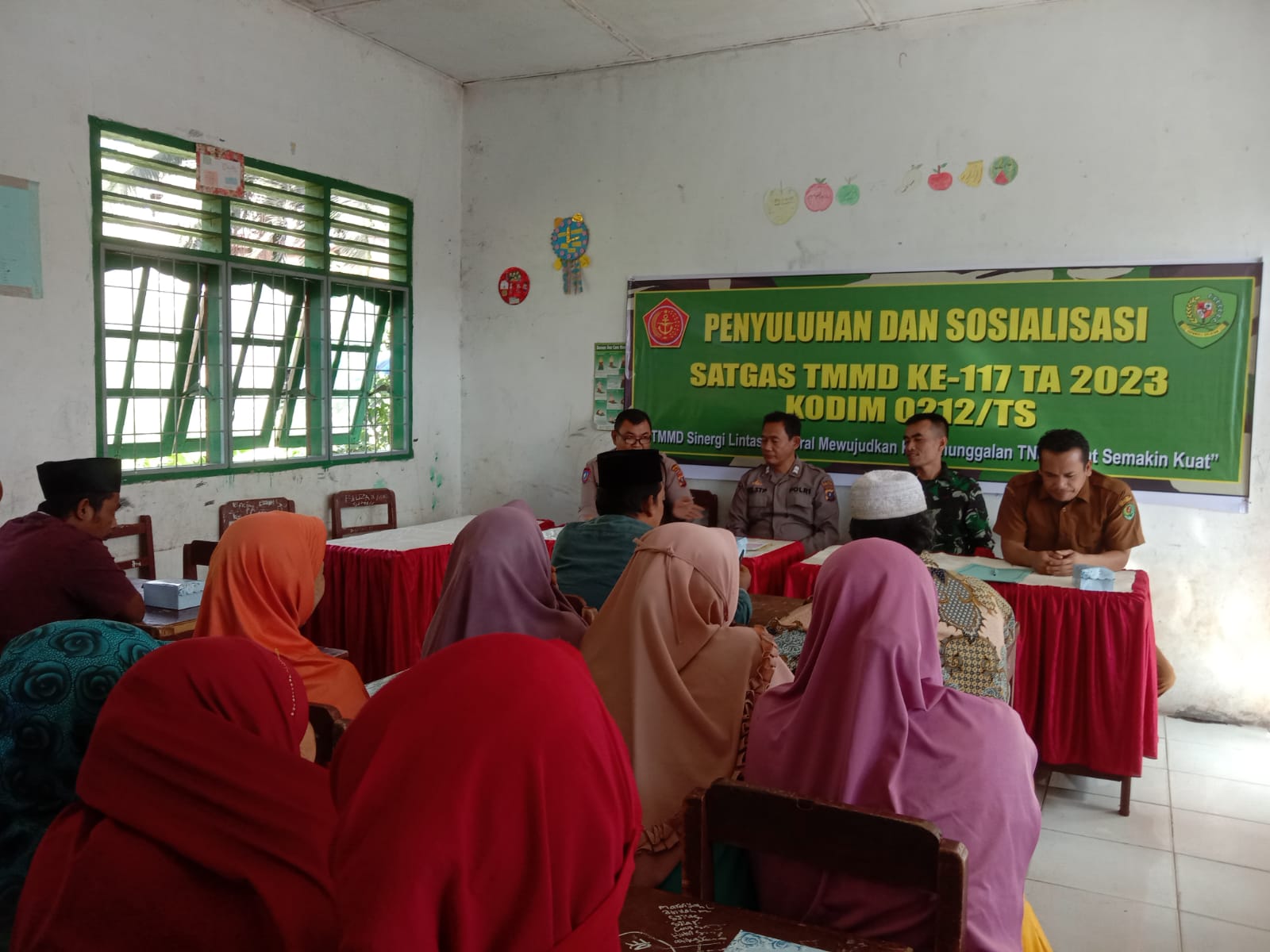 Satgas TMMD ke 117 Kodim 0212/TS Bersama Polres Tapsel Berikan Penyuluhan Hukum Kepada Warga Desa Sitaratoid