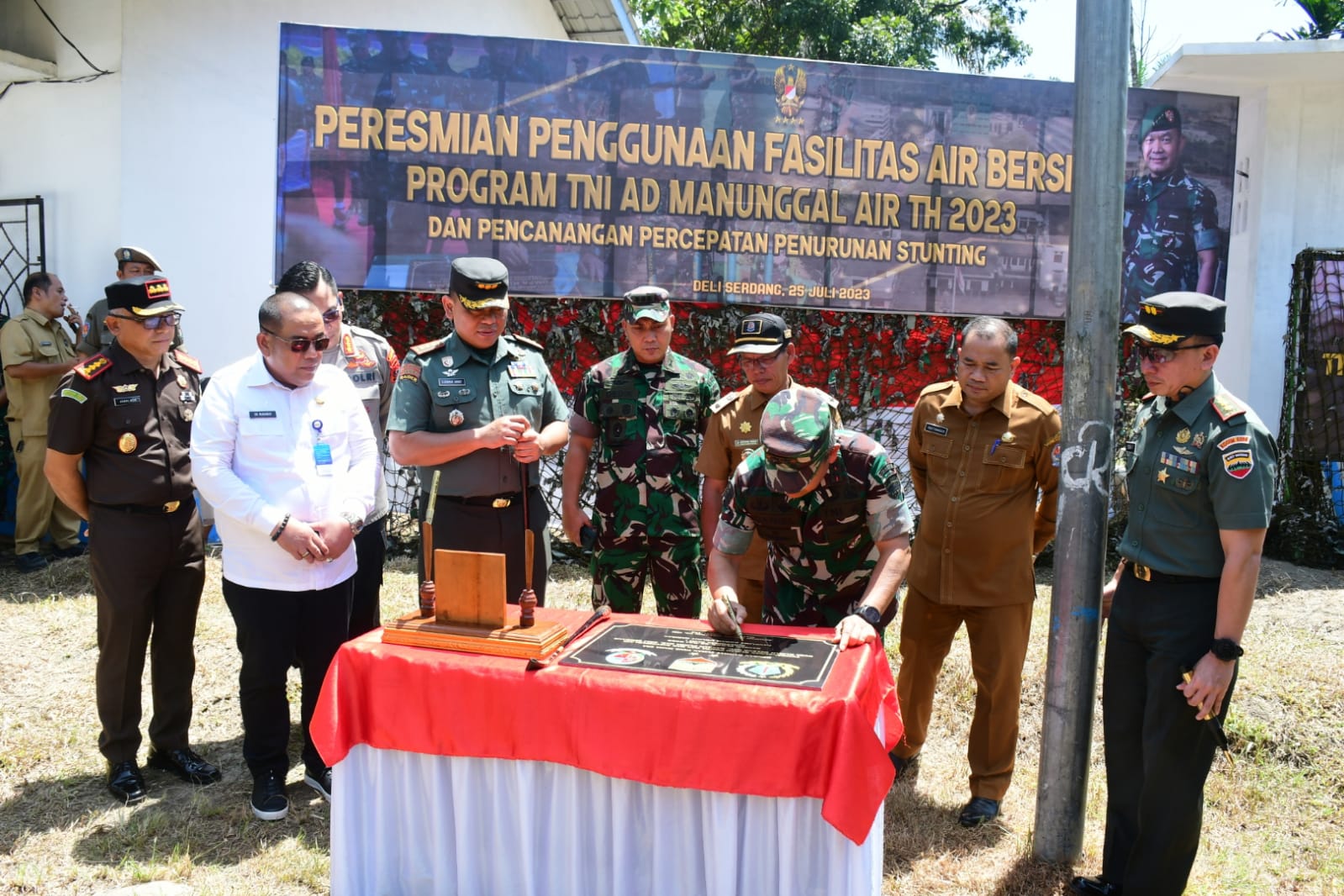Sekda Hadiri Peresmian Penggunaan Fasilitas Air Bersih Program TNI AD