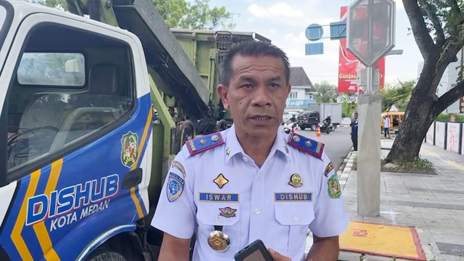 Dishub Medan Pasang LPJU di Sejumlah Titik di Kota Medan
