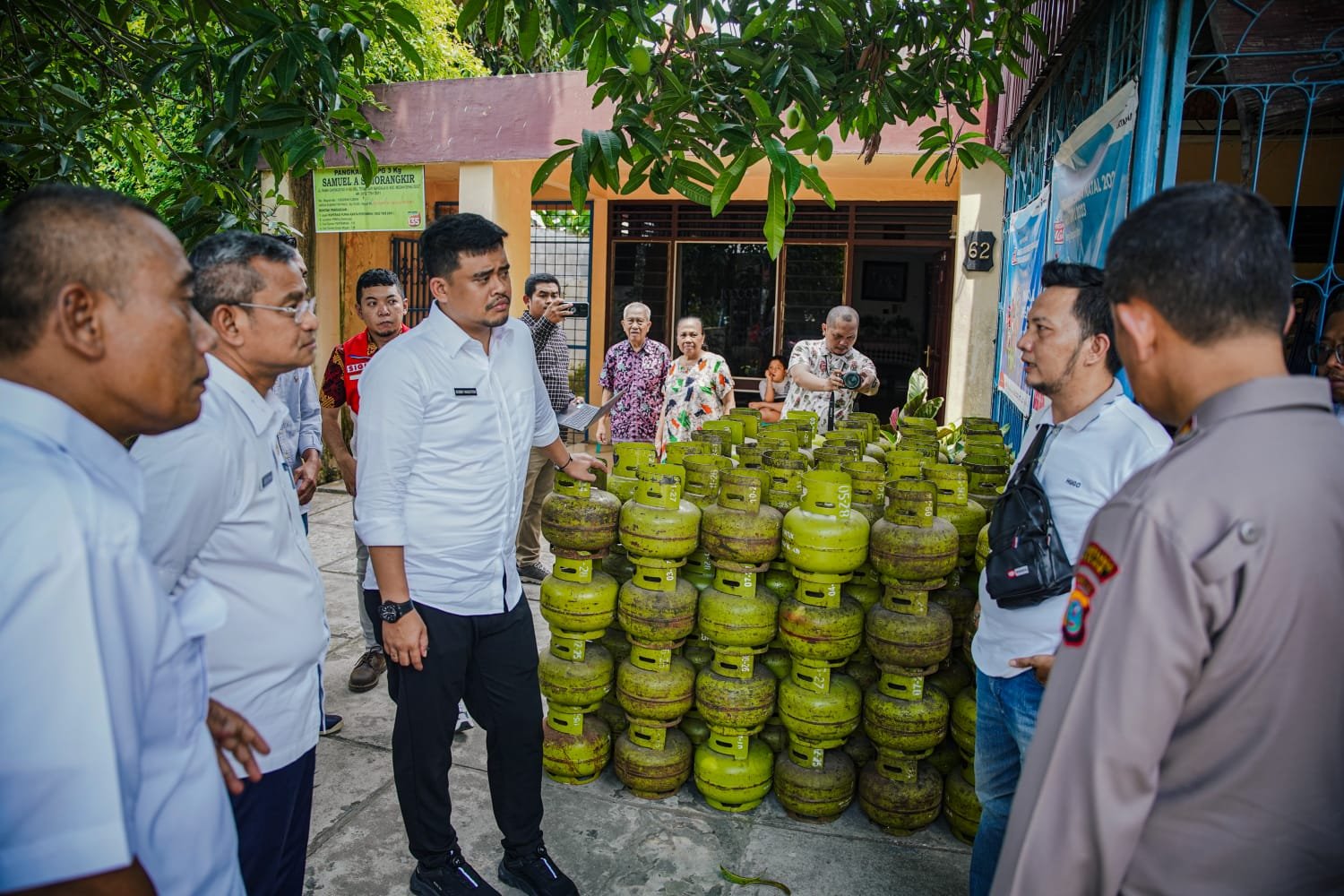 Dikeluhkan Langka Oleh Warga, Bobby Nasution Gercep Sidak Pangkalan Gas