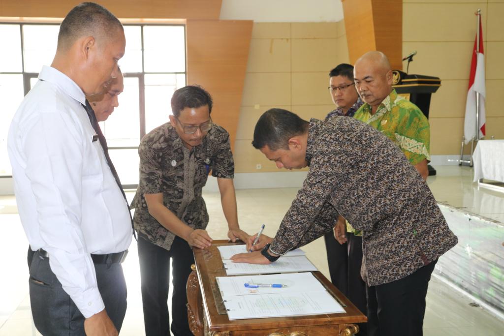 Serahkan SK PPPK Fungsional Guru,dan Penyuluh Pertanian Formasi Tahun 2022 Paluta, Ini Pesan Bupati Andar Amin Harahap