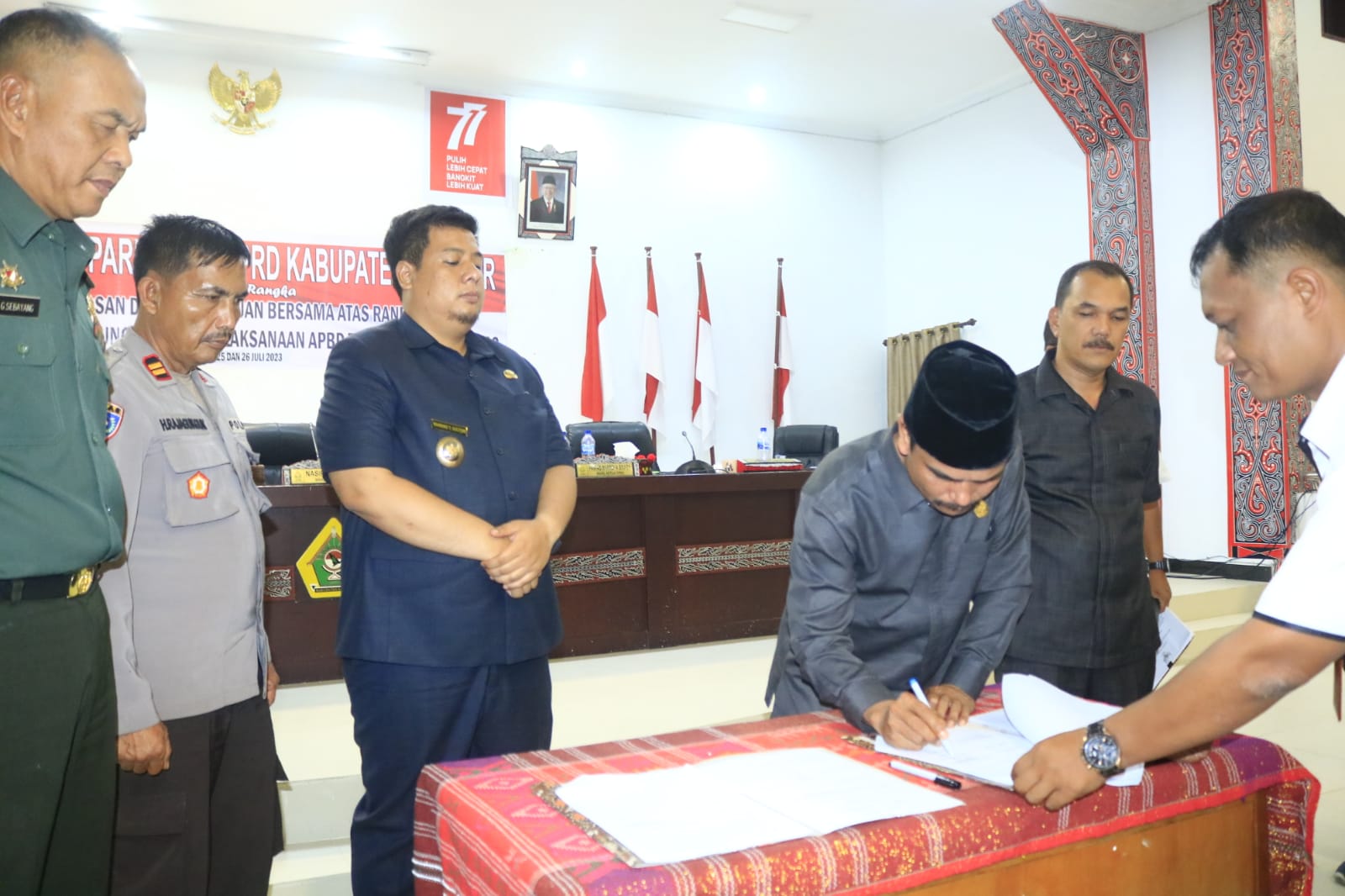 LP Pelaksanaan APBD T.A 2022 Sah Ditetapkan Menjadi Ranperda, Bupati: 