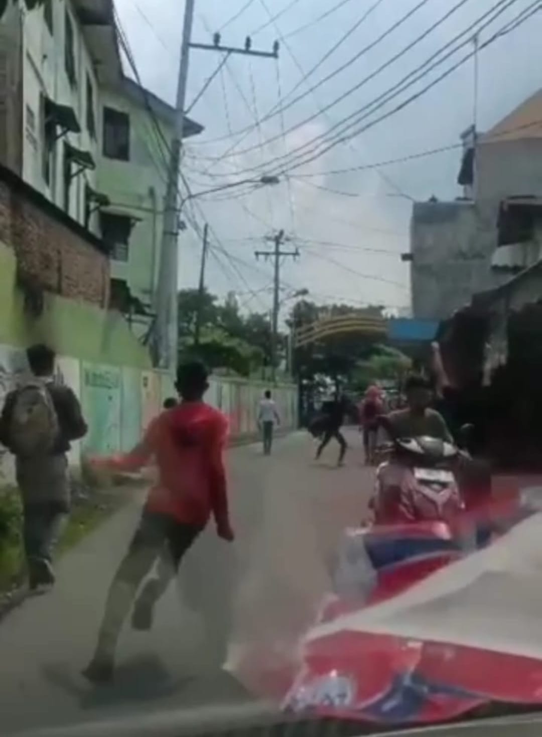 Tawuran Dua Kelompok Pelajar di Kel Harjosari I, Medan Amplas Rugikan Warga
