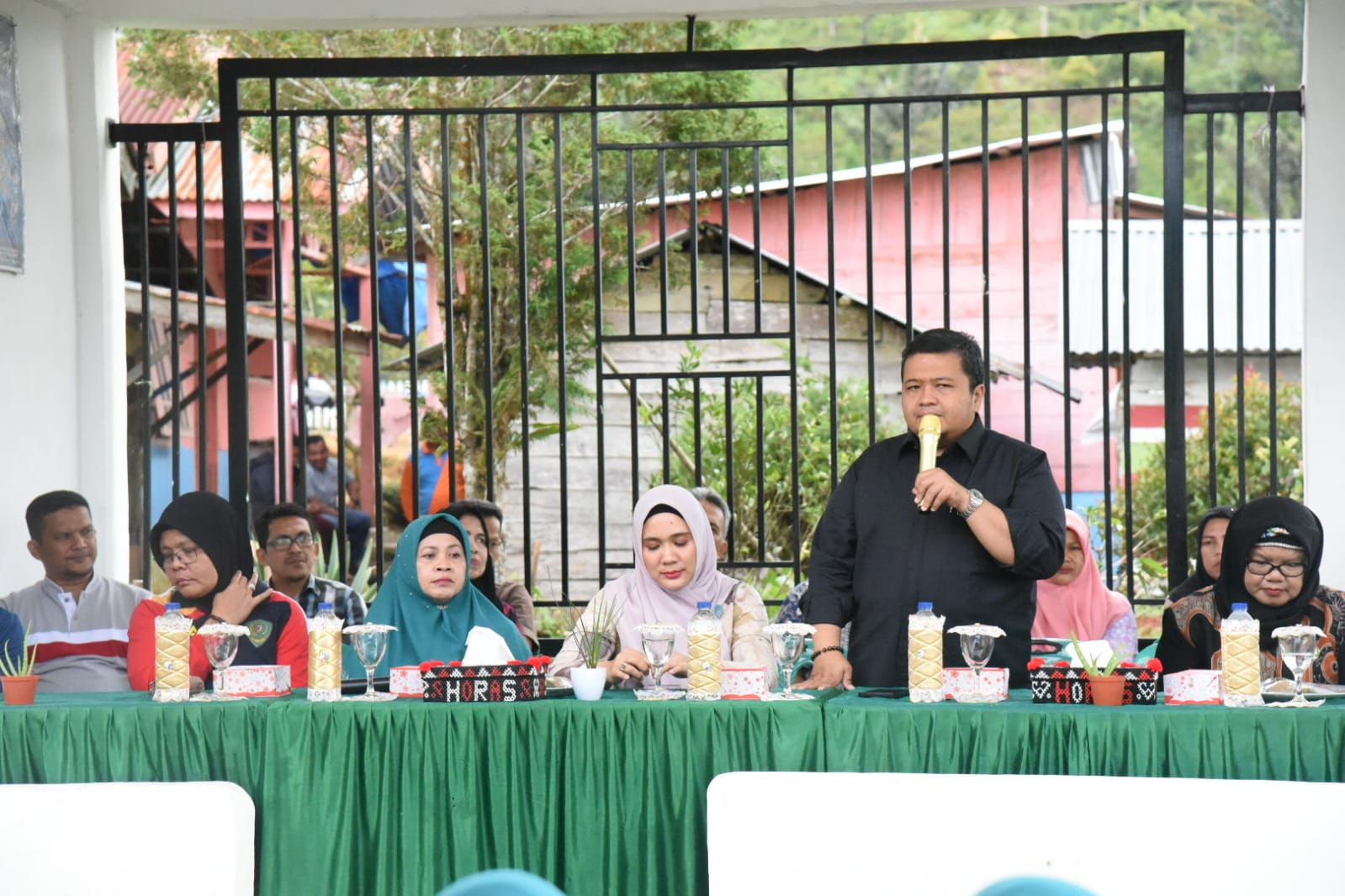 Bupati Dolly Pasaribu dan Ketua TP PKK Tapsel Beri Semangat Ke Para Kader Desa Binaan 