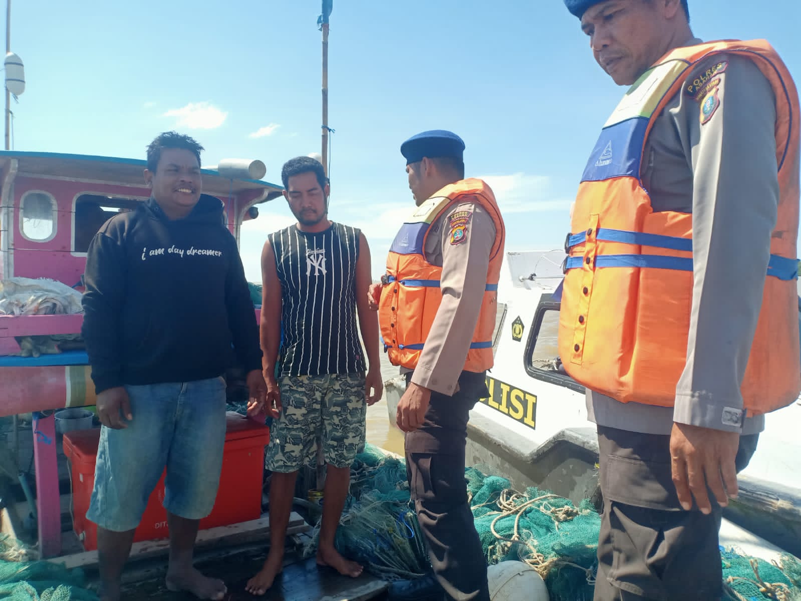 Berikan Rasa Aman, Satpolairud Polres Asahan Patroli Laut