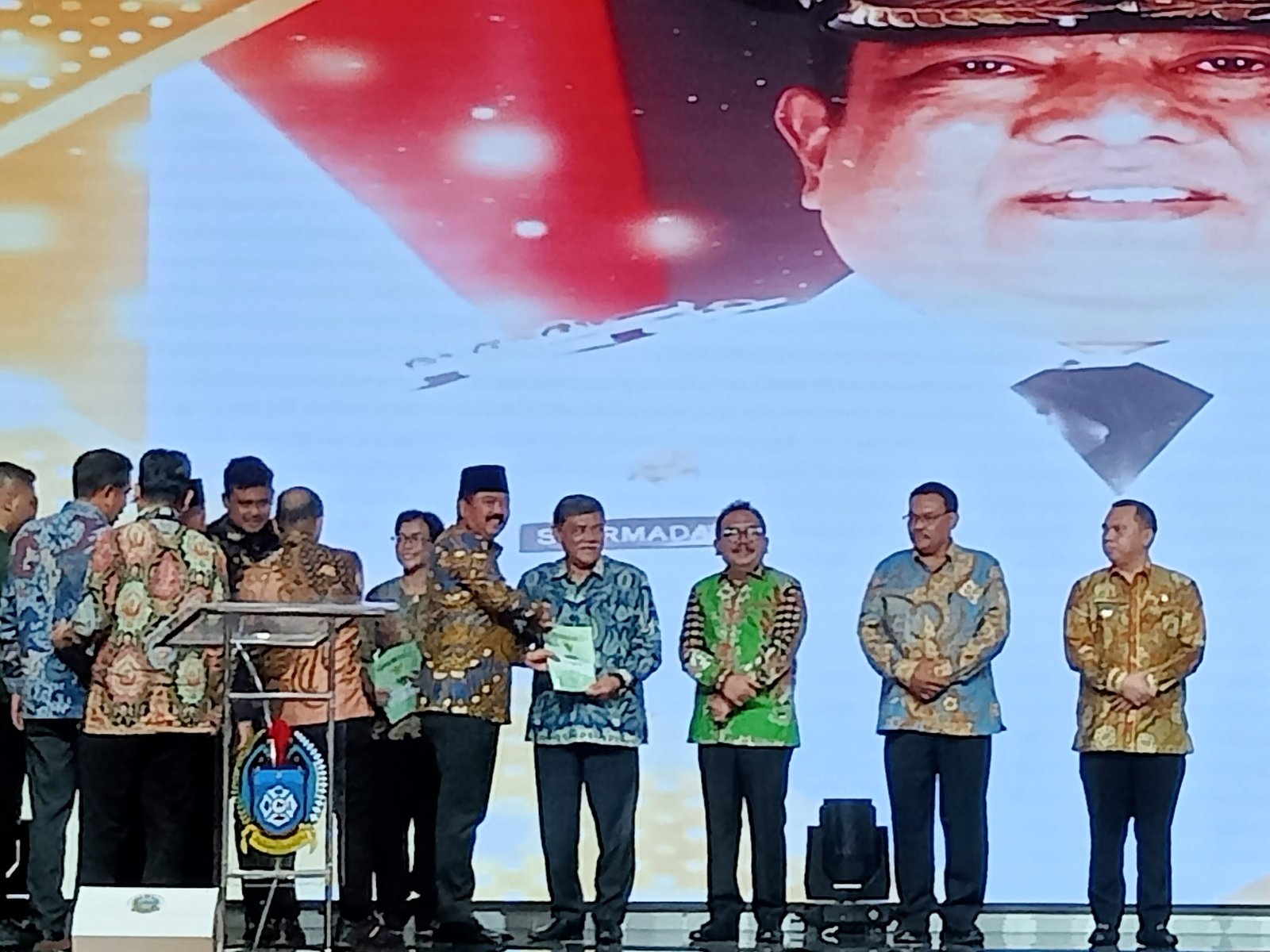 Serahkan Program PTSL, Menteri ATR/BPN Hadi Tjahyanto :
