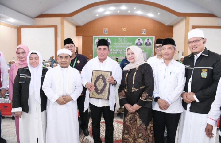Edy Rahmayadi Sambut Kepulangan Tuan Guru Babussalam dan Rombongan Jemaah Haji Palas dari Tanah Suci
