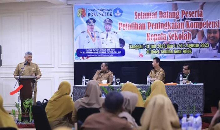 Wali Kota Solok Zul Elfian Umar Buka Pelatihan Peningkatan Kompetensi Kepala Sekolah