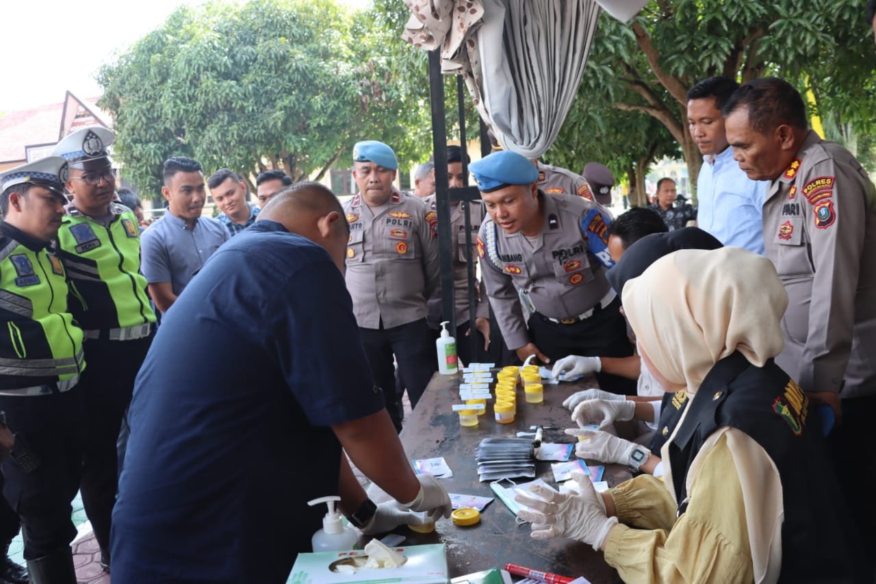 Menindak Lanjuti Program Kapolda Sumut, Polres Madina Laksanakan Tes Urine