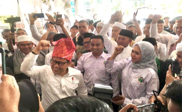Laskar Cak Imin Bersama Ribuan Warga Sambut Gus Muhaimin di Bandara Kualanamu