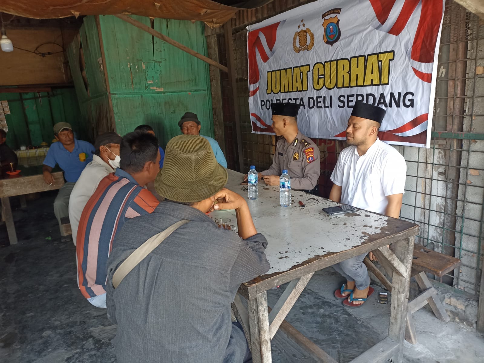 Polresta Deli Serdang Laksanakan Kegiatan Jumat Curhat dengarkan Keluh Kesah Masyarakat.