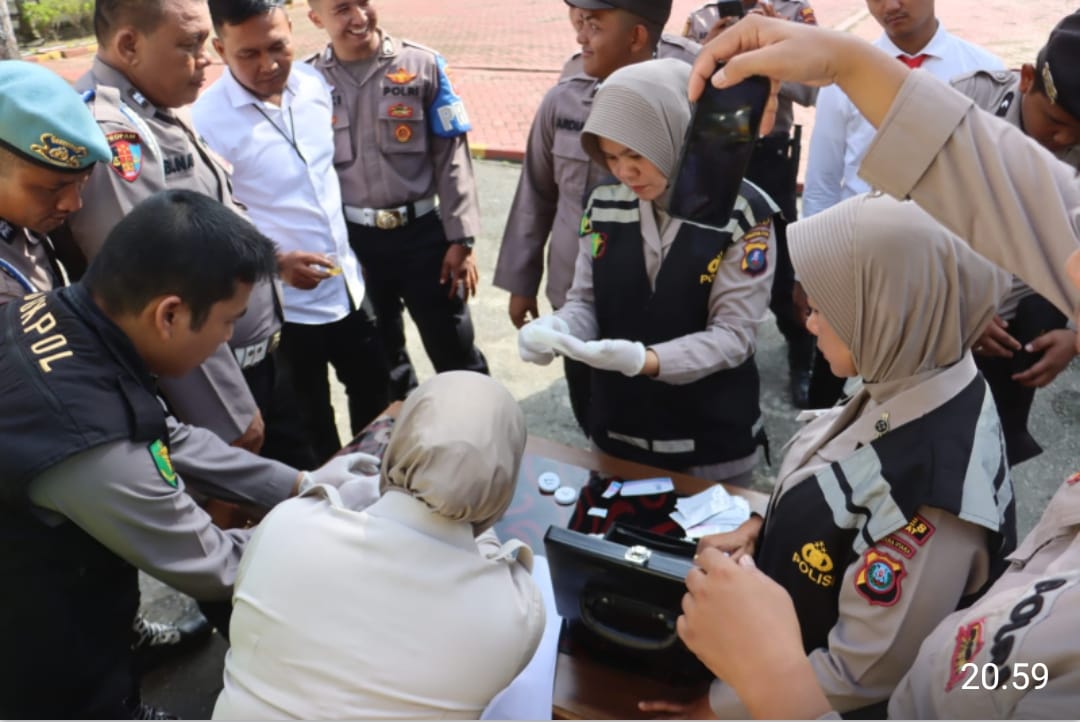 Hindari Keterlibatan dengan Narkoba, Polres Langkat Mendadak Tes Urin Personel