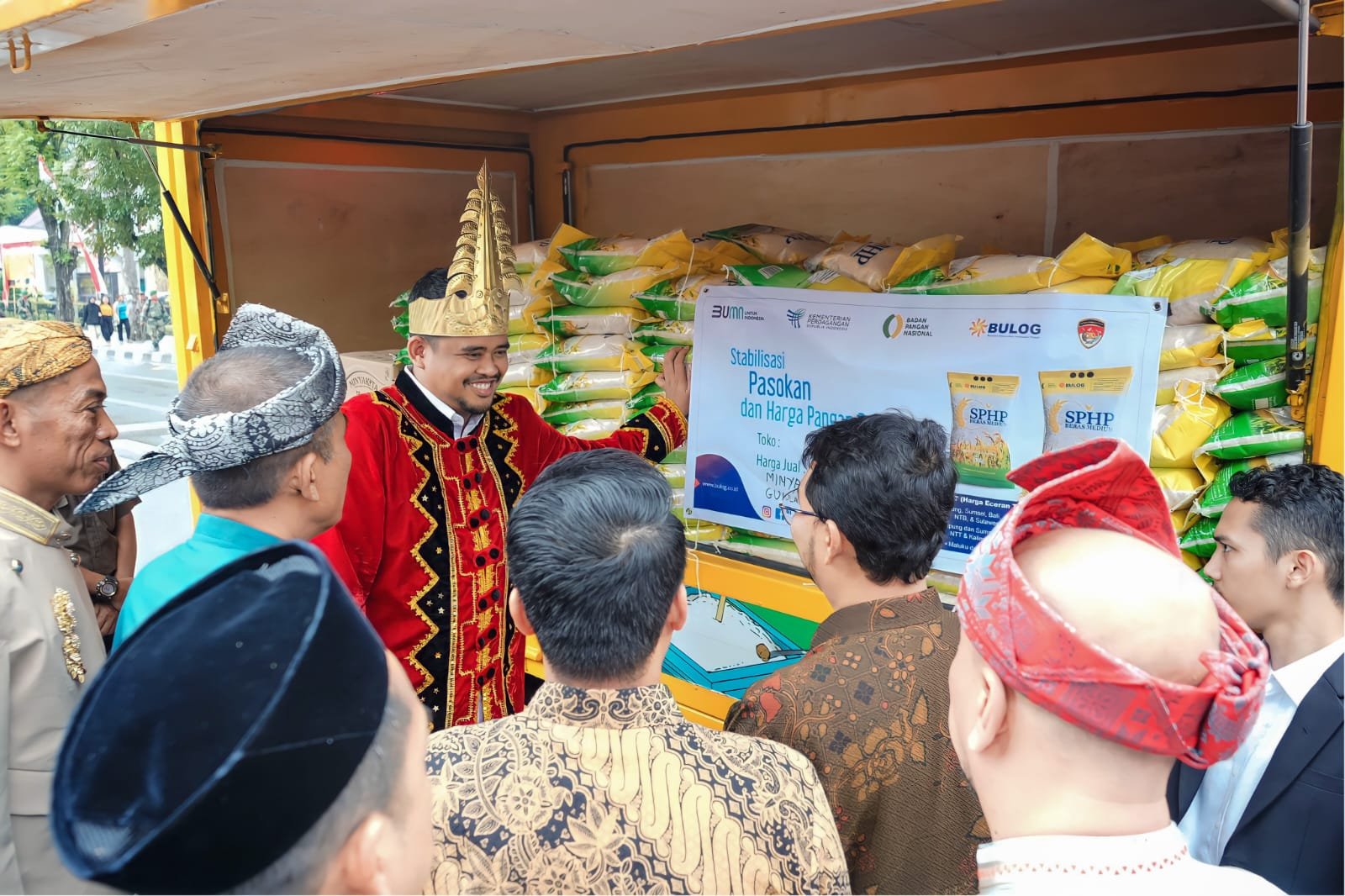 Bobby Nasution Launching Mobil Pasar Murah Keliling, Layani 21 Kecamatan Setiap Harinya