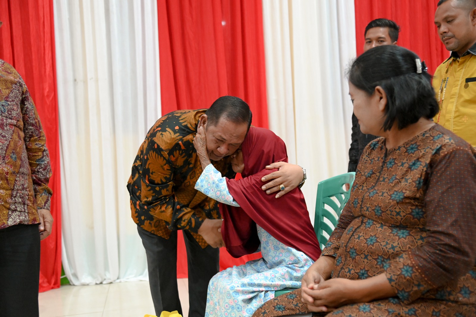 Walikota Padangsidimpuan, Irsan Efendi Nasution dengan hangat Menyambut para Veteran, Janda Veteran, dan Paskibra