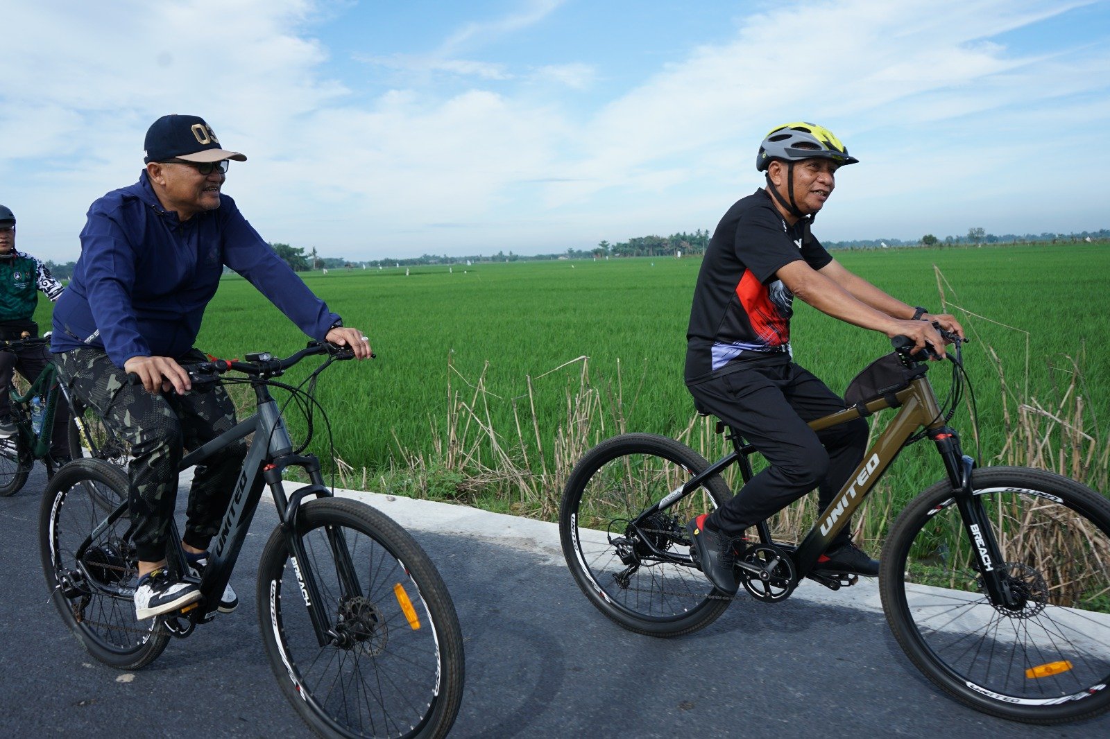 Bupati Asahan Gowes Bersama Komunitas Sepeda