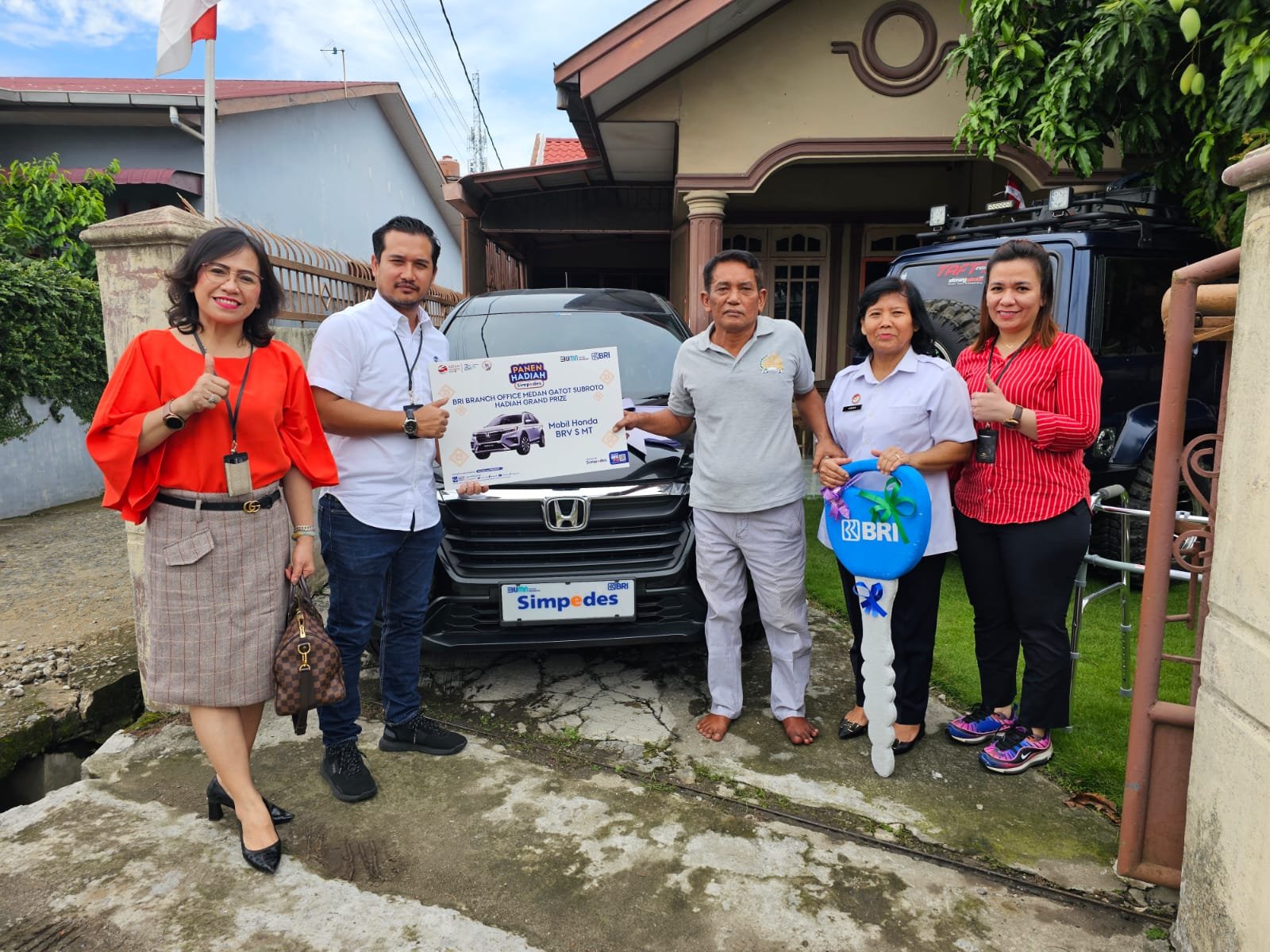 BRI BO Medan Gatsu Berikan Hadiah Utama Simpedes 2023 Kepada Warga Medan