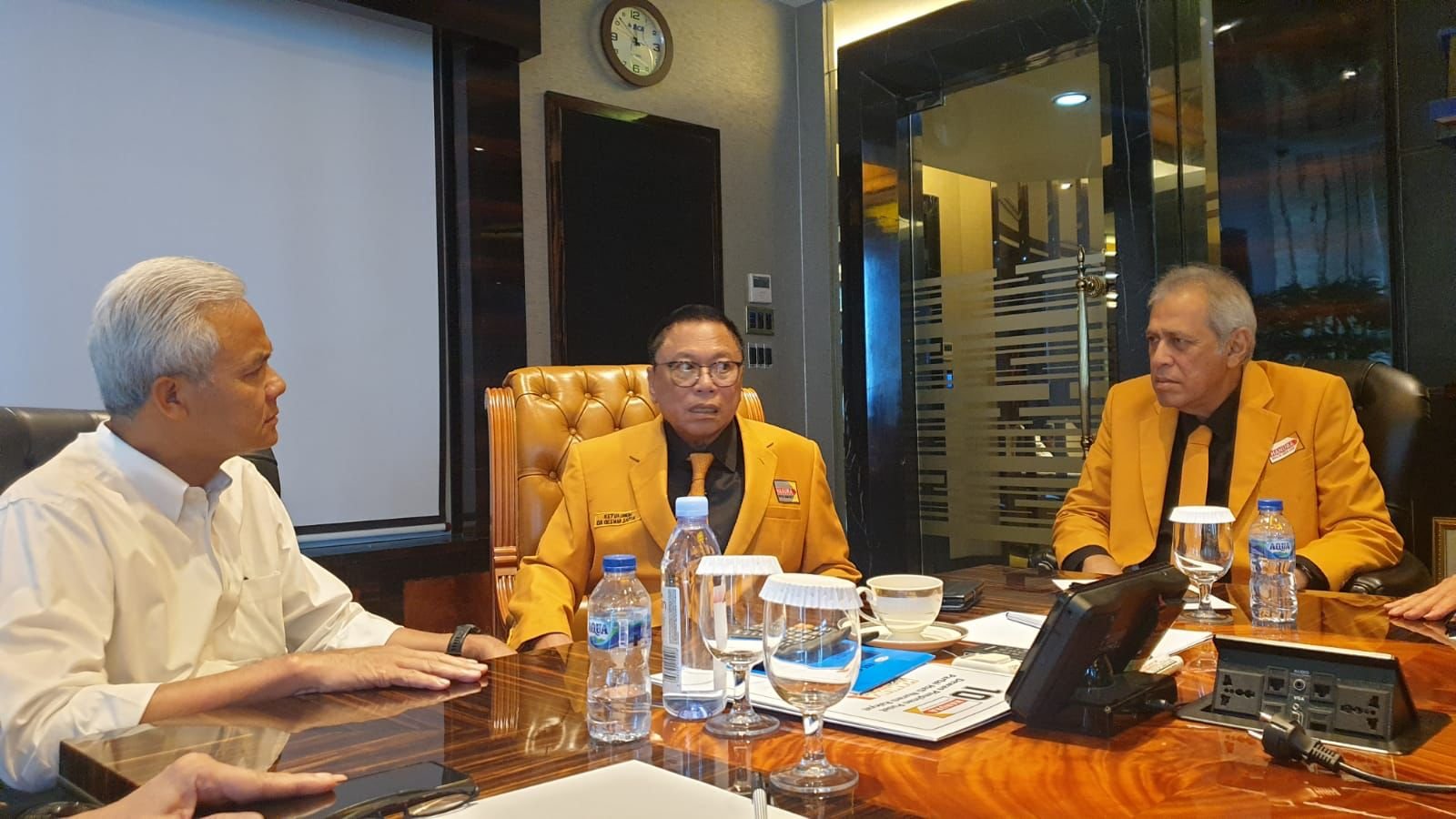 Megawati Didampingi Ganjar Pranowo Terima Osman Sapta dan jajaran pengurus Hanura