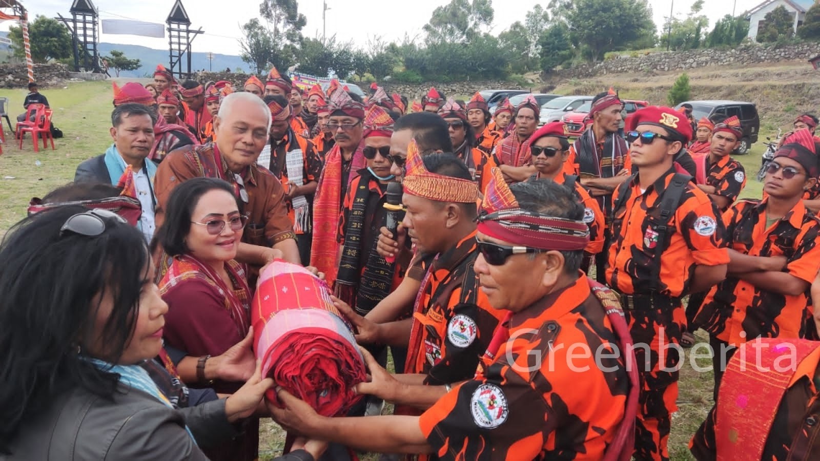 Ulos Sepanjang 1.000 Meter Akan Diarak Keliling Danau Toba Selama 3 Hari