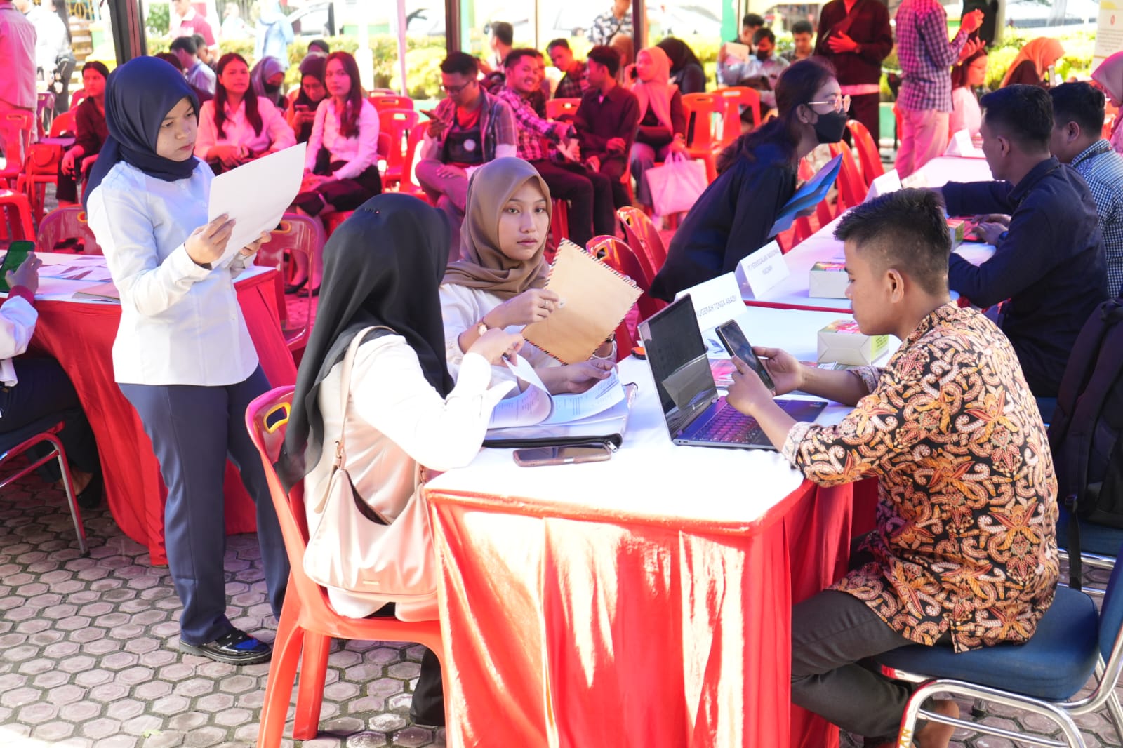 Ratusan Pencari Kerja Berlomba Mendapat Lowongan Pekerjaan di Job Fair Mini Kecamatan Medan PerjuanganÂ 