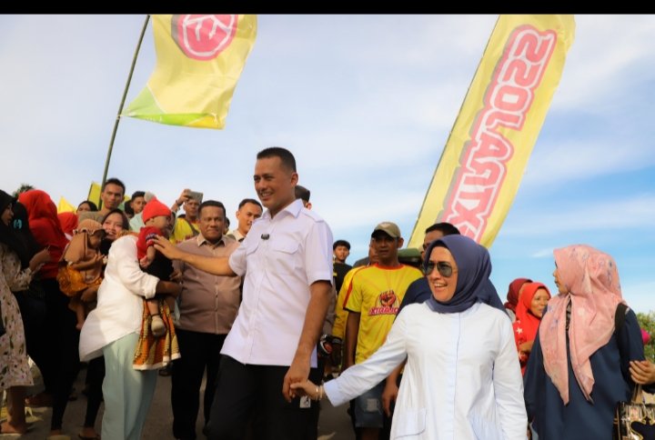 Wagub Sumut Lepas Perlombaan Dayung Sampan Tradisional