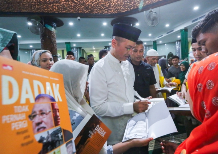 Ijeck dan Gramedia Luncurkan Buku Dadak Tidak Pernah Pergi,  *Gus Dhofir: Haji Anif Ibarat Laboratorium