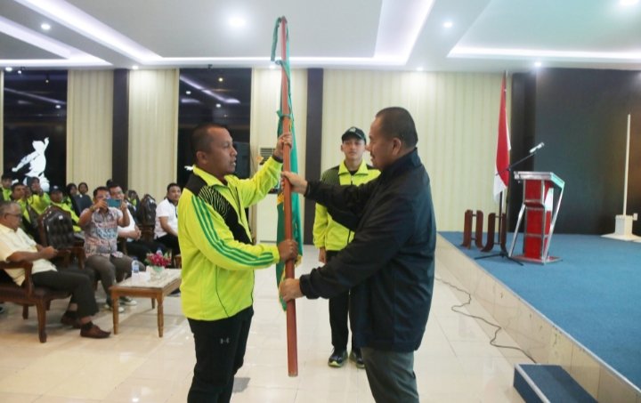 Kepala Dispora Baharuddin Siagian  Lepas Kontingen Sumut Ikuti POPNAS XVI Sumsel