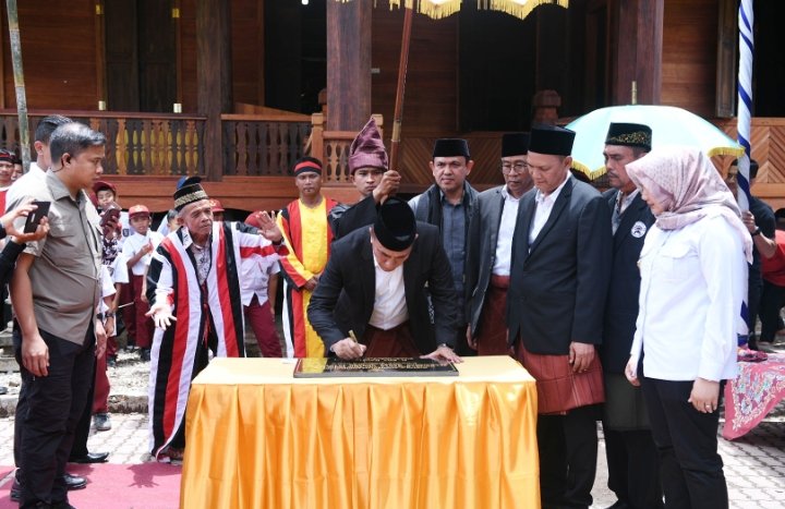 Edy Rahmayadi Resmikan Pemugaran Bagas Godang Ulu Pungkut dan Lokasi Arum Jeram