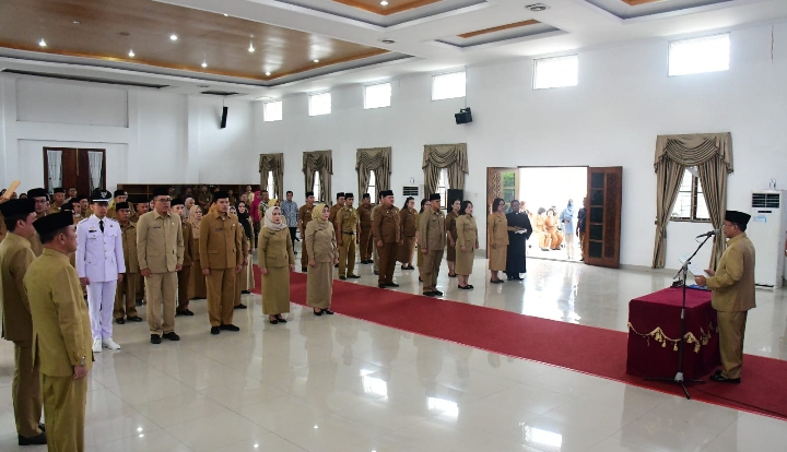 Bupati Lantik Kadis Lingkungan Hidup & 49 Pejabat Administrator, Pengawas dan Kepala Puskesmas