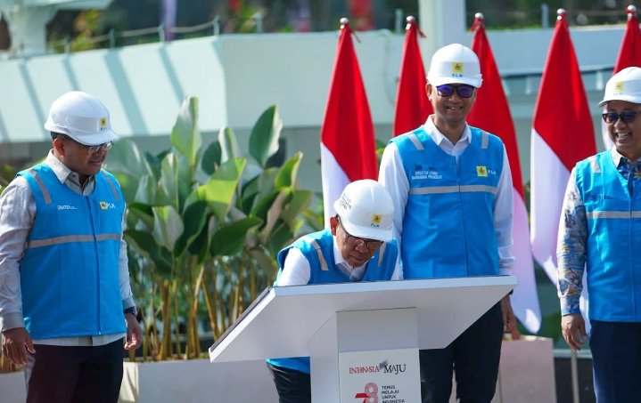 Mensesneg Resmikan Revitalisasi Kelistrikan PLN di Istana Kepresidenan Jakarta