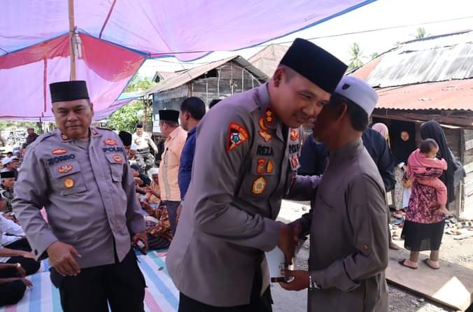 Kapolres Madina dan PJU Kunjungi Rumah Duka, AKBP Reza CAS : Turut Berduka Cita, Atas Meninggalnya Orangtua Ust. H. Mahyuddin Lubis