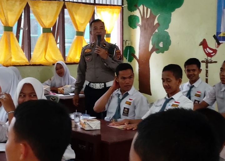 Satlantas Polres Asaha Bekerjasama Dengan Dishub Gelar Police Goes to School