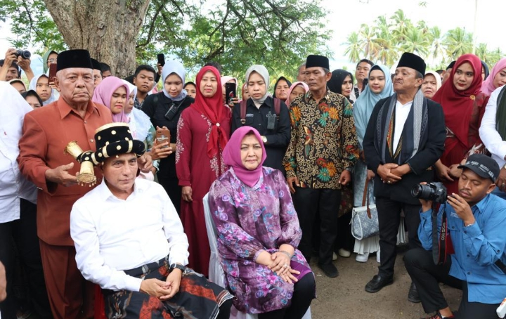Bupati Tapsel Dolly Pasaribu Dampingi Gubsu Ziarah ke Makam Namora Pande Bosi