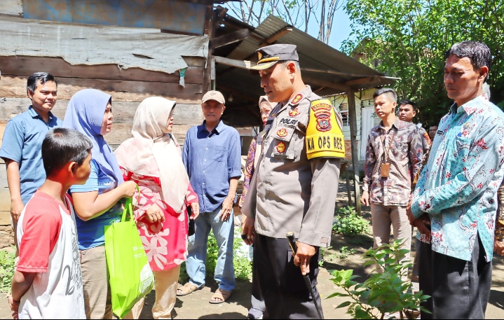 AKBP Dudung Setyawan Dengarkan Keluhan Masyarakat Timbangan, Jumat Curhat Bersama  Polres Padangsidimpuan