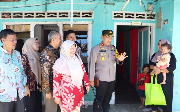 Pengentasan Stunting di Timbangan Kapolres AKBP Dudung Setyawan dan Pemko Padangsidimpuan Salurkan Bantuan Pangan.