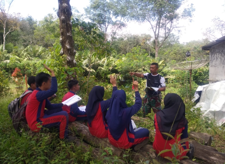 Satgas TMMD ke-117 Kodim 0212/TS Ajarkan Tekhnik Survival ke Siswa SMA