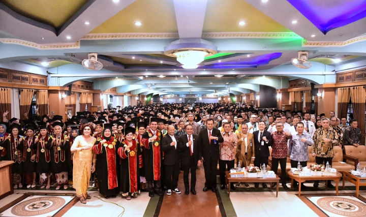 Gubernur Edy Rahmayadi Motivasi Para Wisudawan Institut Kesehatan Medistra