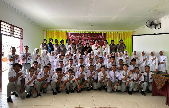 Sambut HUT Polwan Ke-75, Polwan Polres Padangsidimpuan Gelar Sosial Medsos ke Pelajar