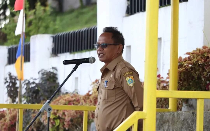 Sekda Pakpak Bharat Jalan Berutu,S.Pd,MM Pimpin Apel